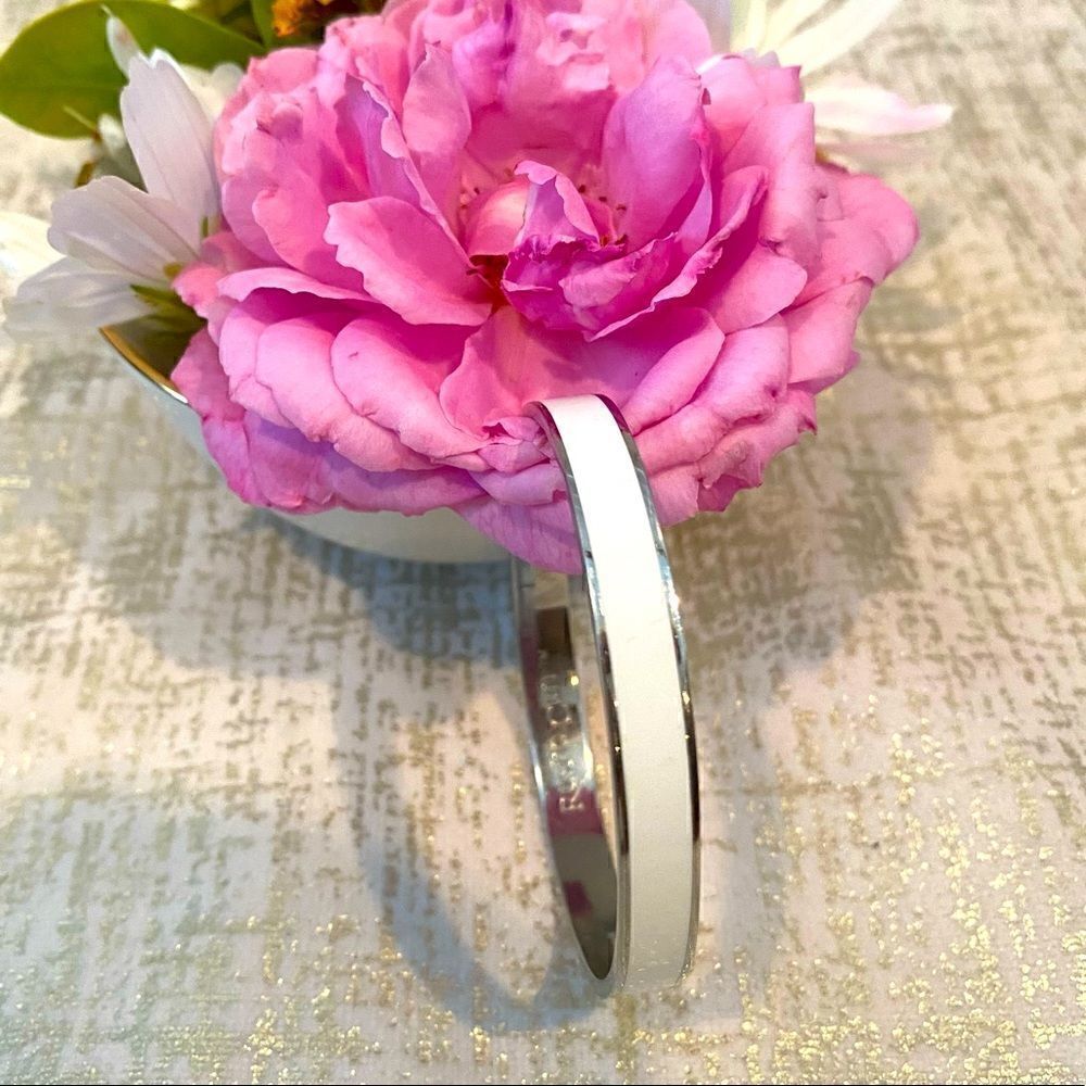 💍RUSTIC CUFF WHITE W/SILVER TRIM BRACELET. Inscribed “Grace” on inside. EUC!